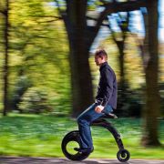 Mountain Skyver, Känguru-Schuhe, Segway - die Idee alternativer Fortbewegung hat den Menschen schon zu allerhand kuriosen Erfindungen inspiriert. Mountain Skyver, Känguru-Schuhe, Segway - die Idee alternativer Fortbewegung hat den Menschen schon zu allerhand kuriosen Erfindungen inspiriert.