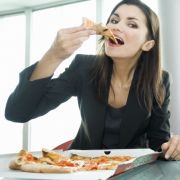 Mittagspausen-Fehler: Zu oft essen Mittagspausen-Fehler: Zu oft essen