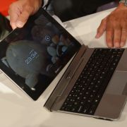 Android-Tablet mit abnehmbarer Tastatur Android-Tablet mit abnehmbarer Tastatur