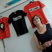 Konkretes Opfer war die hessische Landesvorsitzende der Linken, Heidemarie Scheuch-Paschkewitz. Ein 27-Jähriger stachelte im Netzwerk zur Gewalt gegen die Politikerin an. Konkretes Opfer war die hessische Landesvorsitzende der Linken, Heidemarie Scheuch-Paschkewitz. Ein 27-Jähriger stachelte im Netzwerk zur Gewalt gegen die Politikerin an.