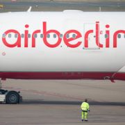 Schnell und bequem aber auch etwas kostenintensiver reisen Sie mit dem Flugzeug durch Deutschland. Schnell und bequem aber auch etwas kostenintensiver reisen Sie mit dem Flugzeug durch Deutschland.
