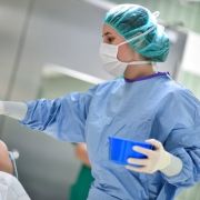 Rund 6000 Teilnehmer wollen beim 134. Chirurgenkongresses (21. März bis 24. März) in München unter anderem über neue OP-Techniken und die Weiterentwicklung ihres Faches diskutieren. Rund 6000 Teilnehmer wollen beim 134. Chirurgenkongresses (21. März bis 24. März) in München unter anderem über neue OP-Techniken und die Weiterentwicklung ihres Faches diskutieren.