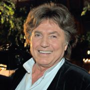Schlagersänger Chris Roberts ist aus der deutschen Schlagerwelt nicht mehr wegzudenken - doch erst jetzt, mit 73 Jahren, wurde dem Musiker die deutsche Staatsbürgerschaft zuteil. Schlagersänger Chris Roberts ist aus der deutschen Schlagerwelt nicht mehr wegzudenken - doch erst jetzt, mit 73 Jahren, wurde dem Musiker die deutsche Staatsbürgerschaft zuteil.