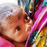 Ein nur zwei Tage altes Baby wurde in Indien von seinen Eltern im Klo runtergespült. Ein nur zwei Tage altes Baby wurde in Indien von seinen Eltern im Klo runtergespült.