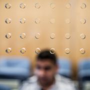 Ein eingereister Syrer ist als IS-Terrorist zu sieben Jahren Haft verurteilt worden. Ein eingereister Syrer ist als IS-Terrorist zu sieben Jahren Haft verurteilt worden.