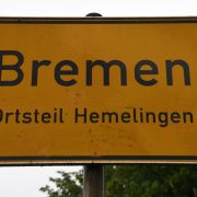 In Bremen kam es zu einer Familientragödie, als die Eltern dreier kleiner Kinder tot in ihrer Wohnung aufgefunden wurden (Symbolfoto). In Bremen kam es zu einer Familientragödie, als die Eltern dreier kleiner Kinder tot in ihrer Wohnung aufgefunden wurden (Symbolfoto).