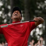14 Jahre nach seinem letzten Sieg im Augusta National Golf Club triumphiert Tiger Woods erneut beim Masters. 14 Jahre nach seinem letzten Sieg im Augusta National Golf Club triumphiert Tiger Woods erneut beim Masters.