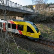 Bad Berleburg: Gullydeckel durchschlagen Zugscheibe Bad Berleburg: Gullydeckel durchschlagen Zugscheibe