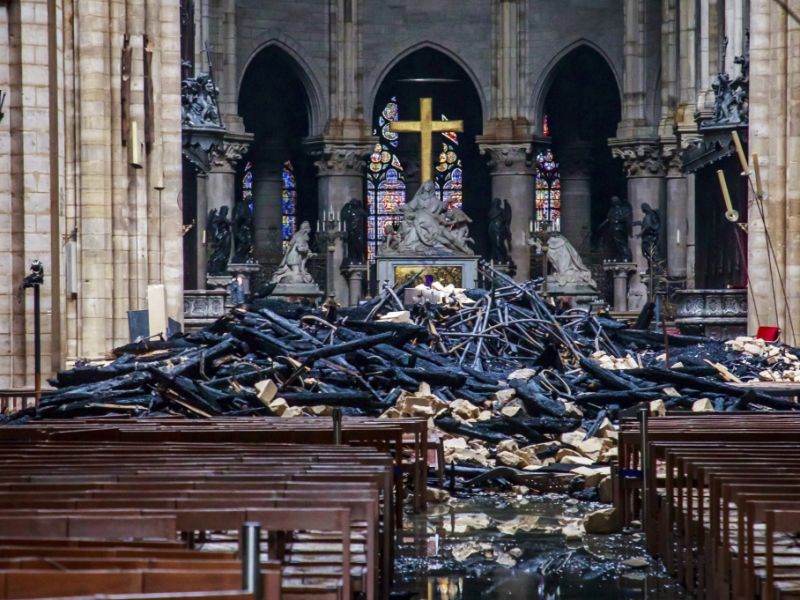 Fotostrecke Feuer in Kathedrale NotreDame Bilder und Fotos zum