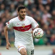Ozan Kabak joins Schalke.