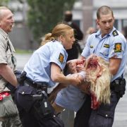 Bei dem Anschlag in Oslo kamen sieben Menschen ums Leben. Mehrere wurden schwer verletzt. Bei dem Anschlag in Oslo kamen sieben Menschen ums Leben. Mehrere wurden schwer verletzt.
