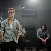 Alexander Fehling als Conny (links) und Ronald Zehrfeld als Matze (rechts) in dem Drama Wir wollten aufs Meer von Toke C. Hebbeln Alexander Fehling als Conny (links) und Ronald Zehrfeld als Matze (rechts) in dem Drama Wir wollten aufs Meer von Toke C. Hebbeln