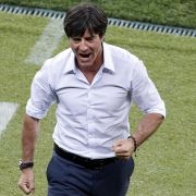 Alles richtig gemacht, Herr Löw: Der Bundestrainer hat das DFB-Team pünktlich zur EM wieder auf Spur gebracht. Alles richtig gemacht, Herr Löw: Der Bundestrainer hat das DFB-Team pünktlich zur EM wieder auf Spur gebracht.