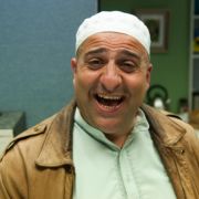 Im Film Alles Koscher! muss Mahmud ein Jude werden, damit er seinen Vater besuchen kann. Im Film Alles Koscher! muss Mahmud ein Jude werden, damit er seinen Vater besuchen kann.