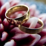 Am Tag des Ringtausches muss alles stimmen - Brautpaare haben in den Monaten vor der Hochzeit jedoch einiges zu planen. Am Tag des Ringtausches muss alles stimmen - Brautpaare haben in den Monaten vor der Hochzeit jedoch einiges zu planen.