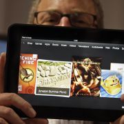 Amazon will mit dem Kindle Fire nun auch den deutschen Markt erobern - und Apple starken Gegenwind bescheren. Amazon will mit dem Kindle Fire nun auch den deutschen Markt erobern - und Apple starken Gegenwind bescheren.