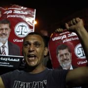 Anhänger der Muslimbruderschaft demonstrieren auf dem Tahrir-Platz für Mohammed Morsi als neuen ägyptischen Präsidenten. Anhänger der Muslimbruderschaft demonstrieren auf dem Tahrir-Platz für Mohammed Morsi als neuen ägyptischen Präsidenten.