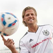 RTL setzt zur Fußball-EM 2012 auf Bachelor Paul Janke. In Pauls Fußball-Flirt will er unter anderem Flirttipps geben. RTL setzt zur Fußball-EM 2012 auf Bachelor Paul Janke. In Pauls Fußball-Flirt will er unter anderem Flirttipps geben.