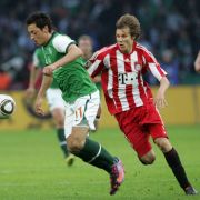 Sie kennen sich noch aus Duellen, als Özil noch bei Werder Bremen spielte: Holger Badstuber gegen Mesut Özil. Sie kennen sich noch aus Duellen, als Özil noch bei Werder Bremen spielte: Holger Badstuber gegen Mesut Özil.