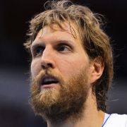 Bärtiger Hüne: Dirk Nowitzkis Frau wird sich freuen, dass der Rauschebart endlich ab ist. Bärtiger Hüne: Dirk Nowitzkis Frau wird sich freuen, dass der Rauschebart endlich ab ist.