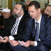 Baschar al-Assad hat sich erstmals seit einem Monat wieder in der Öffentlichkeit gezeigt. Baschar al-Assad hat sich erstmals seit einem Monat wieder in der Öffentlichkeit gezeigt.
