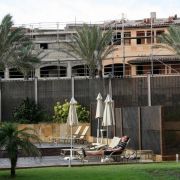 Baustelle im Hintergrund: Für viele Deutsche genau der richtige Anlass, schon vor Reiseantritt wieder Geld herauszuschinden. Baustelle im Hintergrund: Für viele Deutsche genau der richtige Anlass, schon vor Reiseantritt wieder Geld herauszuschinden.