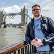 Bekenntnisse des (Ex?-)Neonazis Michael Fischer: «Ich habe (in London) wirklich Schweizern im Hotel geholfen.» Bekenntnisse des (Ex?-)Neonazis Michael Fischer: «Ich habe (in London) wirklich Schweizern im Hotel geholfen.»