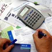 Bevor Sie sich für eine Haftpflichtversicherung entscheiden, sollten Sie wissen, welche Optionen ein Tarif einschließen soll. Bevor Sie sich für eine Haftpflichtversicherung entscheiden, sollten Sie wissen, welche Optionen ein Tarif einschließen soll.