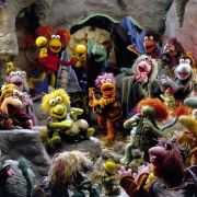 Wieder einmal zelebrieren die bunten Höhlenbewohner die größte aller fraggelschen Kunstformen: die Musik. Wieder einmal zelebrieren die bunten Höhlenbewohner die größte aller fraggelschen Kunstformen: die Musik.