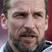 Bisher hat Marco Kurz Erfahrung bei den Traditionsklubs 1860 München und 1. FC Kaiserslautern gesammelt, jetzt probiert er es beim Retortenklub TSG 1899 Hoffenheim. Bisher hat Marco Kurz Erfahrung bei den Traditionsklubs 1860 München und 1. FC Kaiserslautern gesammelt, jetzt probiert er es beim Retortenklub TSG 1899 Hoffenheim.