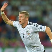 Bitte nicht zu offensiv! Bastian Schweinsteiger steht wie kein anderer für Löws neuen Realismus. Bitte nicht zu offensiv! Bastian Schweinsteiger steht wie kein anderer für Löws neuen Realismus.