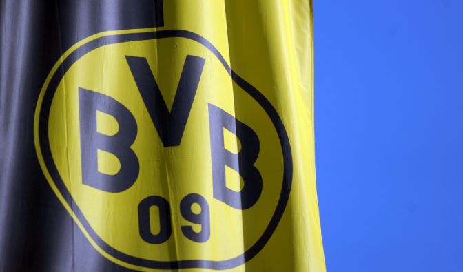 Borussia Dortmund unter Schock: Am Dienstagabend hatte es Explosionen am BVB-Mannschaftsbus gegeben.
