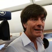 Bundestrainer Joachim Löw muss sich der öffentlichen Kritik stellen: «Ich bin mir nicht sicher, wann die Aufarbeitung stattfindet. Ein bisschen wird es schon brauchen.» Bundestrainer Joachim Löw muss sich der öffentlichen Kritik stellen: «Ich bin mir nicht sicher, wann die Aufarbeitung stattfindet. Ein bisschen wird es schon brauchen.»