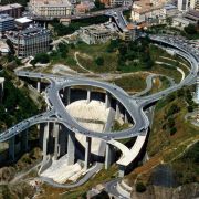 Catanzaro in Kalabrien: In die süditalienische Region sind fast 400 Millionen Euro für den Straßenbau geflossen - zu Unrecht. Catanzaro in Kalabrien: In die süditalienische Region sind fast 400 Millionen Euro für den Straßenbau geflossen - zu Unrecht.