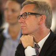 Christian Wulff hatte Konto-Probleme - und musste für einen privaten Kredit seine Rolex als Pfand hinterlegen. Christian Wulff hatte Konto-Probleme - und musste für einen privaten Kredit seine Rolex als Pfand hinterlegen.