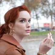 Blanche (Christina Hendricks) begleitet den Driver bei einem seiner Einsätze. Blanche (Christina Hendricks) begleitet den Driver bei einem seiner Einsätze.