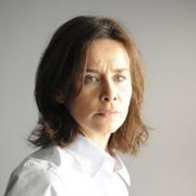 Kommissarin Fromm (Katharina Müller-Elmau) glaubt an die Unschuld des Pfarrers, auch wenn sie zwischenzeitlich Zweifel beschleichen. Kommissarin Fromm (Katharina Müller-Elmau) glaubt an die Unschuld des Pfarrers, auch wenn sie zwischenzeitlich Zweifel beschleichen.