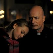 Zwischen Reinberg (Christian Berkel) und der 12-jährigen Lydia (Chiara Feldberger) hat sich ein besonderes Verhältnis entwickelt, was im Dorf zu Misstrauen führt - erst Recht nach dem Tod des Mädchens. Zwischen Reinberg (Christian Berkel) und der 12-jährigen Lydia (Chiara Feldberger) hat sich ein besonderes Verhältnis entwickelt, was im Dorf zu Misstrauen führt - erst Recht nach dem Tod des Mädchens.