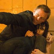 Dass 007 nun mit Daniel Craig erstmals blond sein sollte, stieß vielen Fans bereits sauer auf. Dass 007 nun mit Daniel Craig erstmals blond sein sollte, stieß vielen Fans bereits sauer auf.