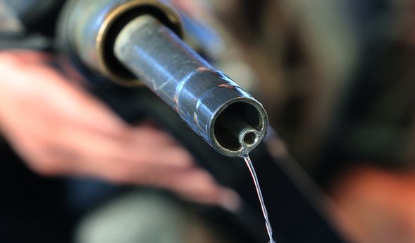 Der Benzinpreis ist vor Ostern leicht gestiegen. DAS rät der ADAC.