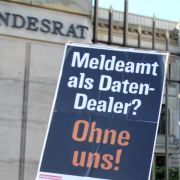 Der Bundestag hatte das Meldegesetz Ende Juni auf den Weg gebracht und damit heftige Proteste ausgelöst. Der Bundestag hatte das Meldegesetz Ende Juni auf den Weg gebracht und damit heftige Proteste ausgelöst.