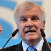 Der CSU-Vorsitzende Horst Seehofer sucht nach einer Lösung in der CSU-Verwandtenaffäre. Der CSU-Vorsitzende Horst Seehofer sucht nach einer Lösung in der CSU-Verwandtenaffäre.
