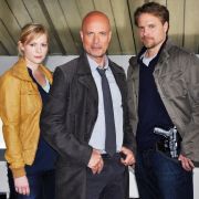 Gemeinsam mit Maya Bothe und Janek Rieke ermittelt Christian Berkel (Mitte) ... Gemeinsam mit Maya Bothe und Janek Rieke ermittelt Christian Berkel (Mitte) ...