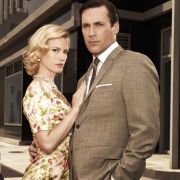Mad Men überall - Der coole Stil der Erfolgsserie beeinflusst inzwischen die Literatur- und Modeszene. Mad Men überall - Der coole Stil der Erfolgsserie beeinflusst inzwischen die Literatur- und Modeszene.