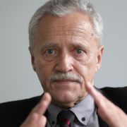 Der noch amtierende Verfassungsschutzpräsident Heinz Fromm muss sich im Untersuchungsausschuss des Bundestages drängenden Fragen stellen. Der noch amtierende Verfassungsschutzpräsident Heinz Fromm muss sich im Untersuchungsausschuss des Bundestages drängenden Fragen stellen.