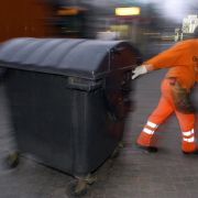 Der Vermieter kann Nebenkosten - etwa für die Müllabfuhr - auf die Mieter umlegen. Viele Abrechnungen sind jedoch falsch. Der Vermieter kann Nebenkosten - etwa für die Müllabfuhr - auf die Mieter umlegen. Viele Abrechnungen sind jedoch falsch.