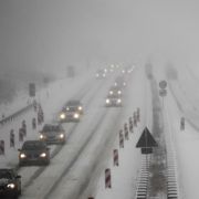 Des einen Freud, des anderen Leid: Der Winter macht vor allem Autofahrern zu schaffen. Des einen Freud, des anderen Leid: Der Winter macht vor allem Autofahrern zu schaffen.