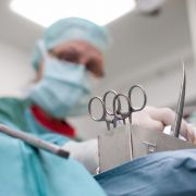 Deutschlands führende Mediziner prangern das eigene System an: zu viel Theorie, zu wenig Kontrolle. Deutschlands führende Mediziner prangern das eigene System an: zu viel Theorie, zu wenig Kontrolle.