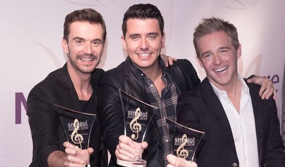 Die Band Klubbb3, Florian Silbereisen, Jan Smit und Christoff de Bolle (l-r), erhält den smago! Award in der Kategorie Lebenswerk bei der Verleihung des 6. smago! Award.
