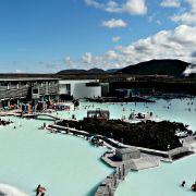 Die Blaue Lagune in Island ist eine der berühmtesten heißen Quellen der Welt. Die Blaue Lagune in Island ist eine der berühmtesten heißen Quellen der Welt.
